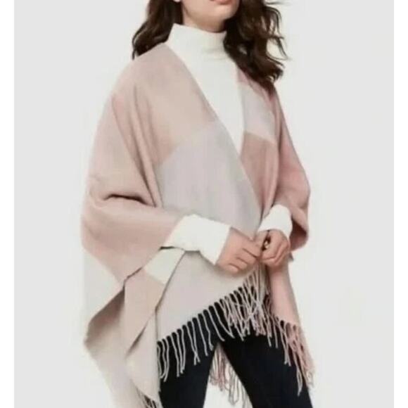 Soia & Kyo Poncho Women's One Size Beige Pink Colorblock Fringe Wrap Scarf NWT - Picture 2 of 6